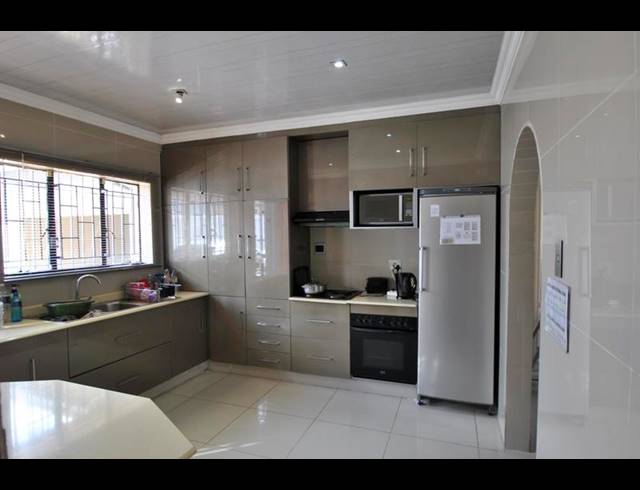 4 BEDROOM HOUSE FOR SALE IN ZAKARIYYA PARK